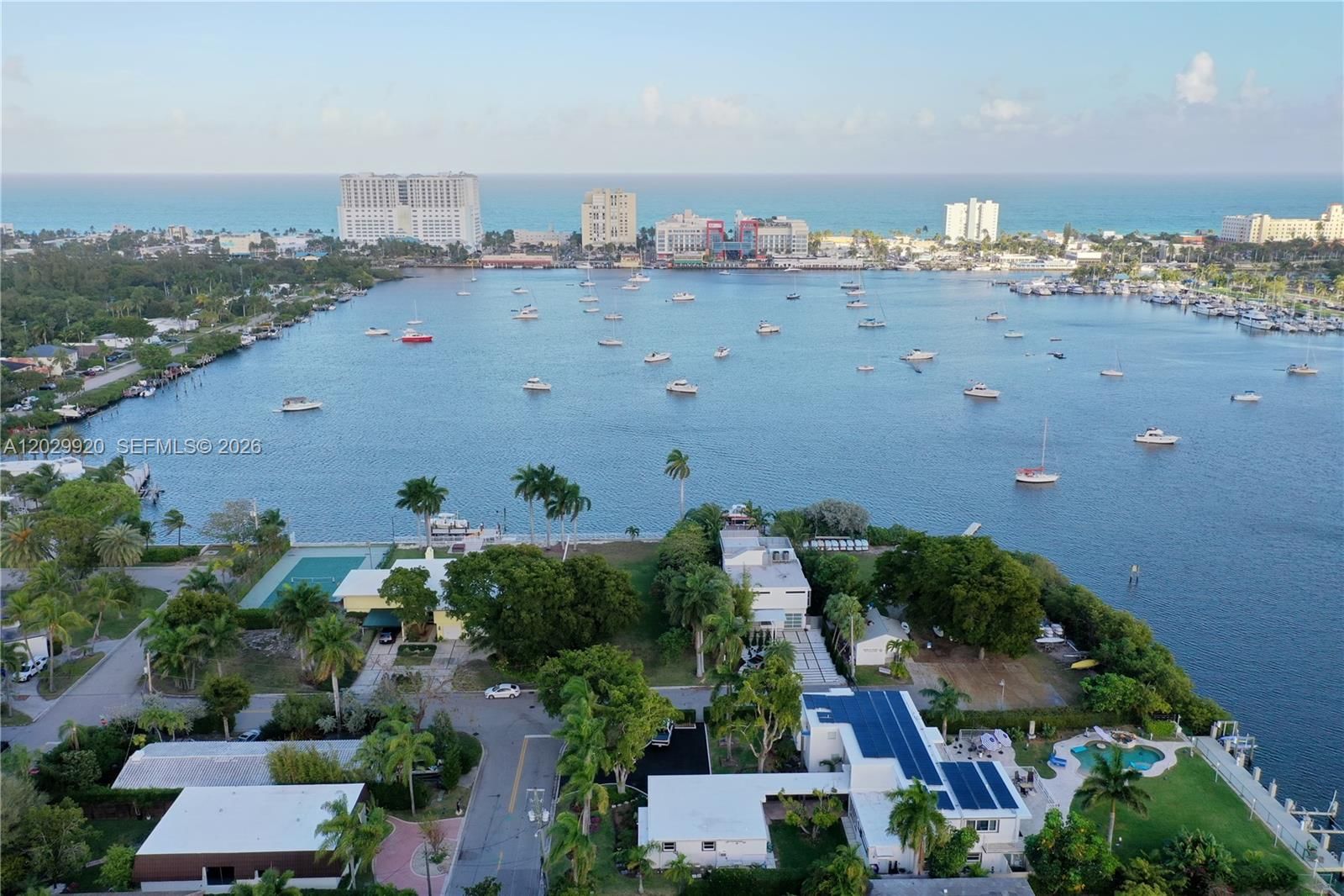 Real estate property located at 927 Northlake Dr, Broward, Hollywood Lakes Section, Hollywood, FL