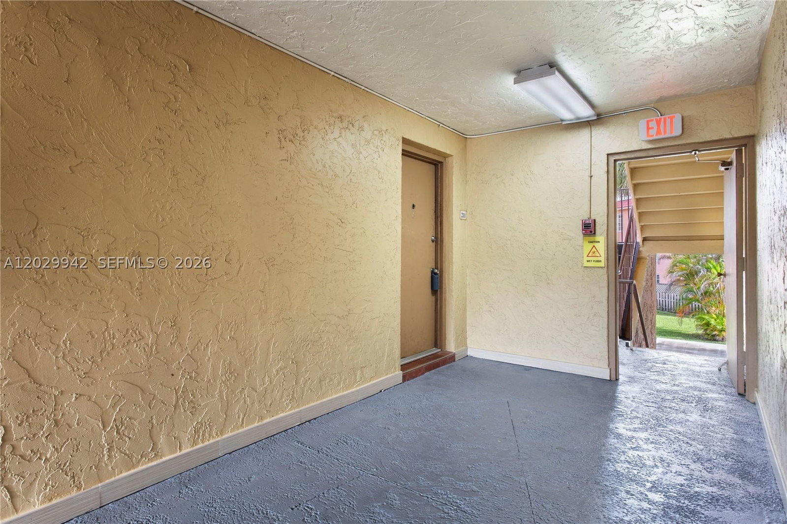 Real estate property located at 5201 Geneva Way #211, Miami-dade, Doral Gardens Ii Condo, Doral, FL