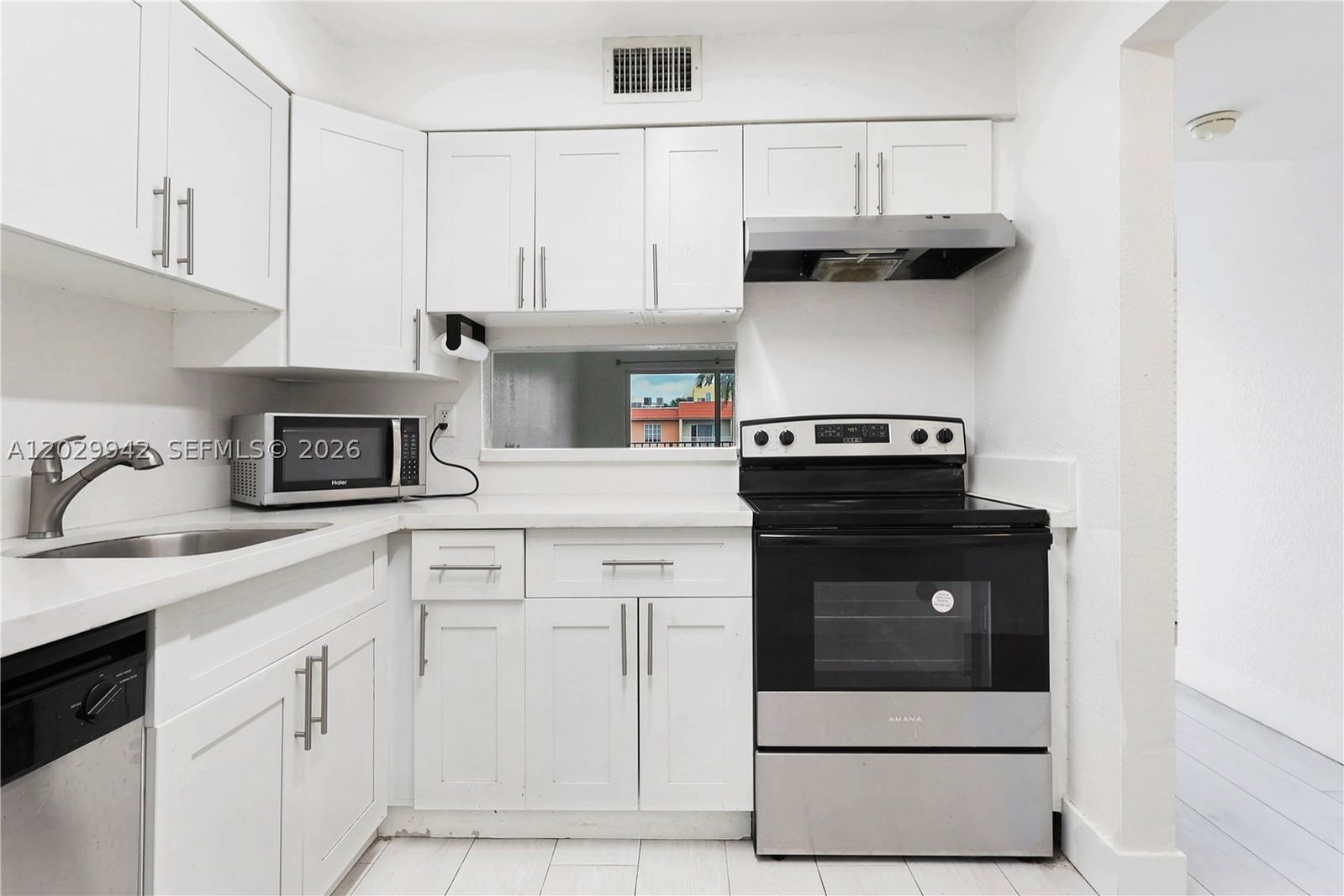 Real estate property located at 5201 Geneva Way #211, Miami-dade, Doral Gardens Ii Condo, Doral, FL