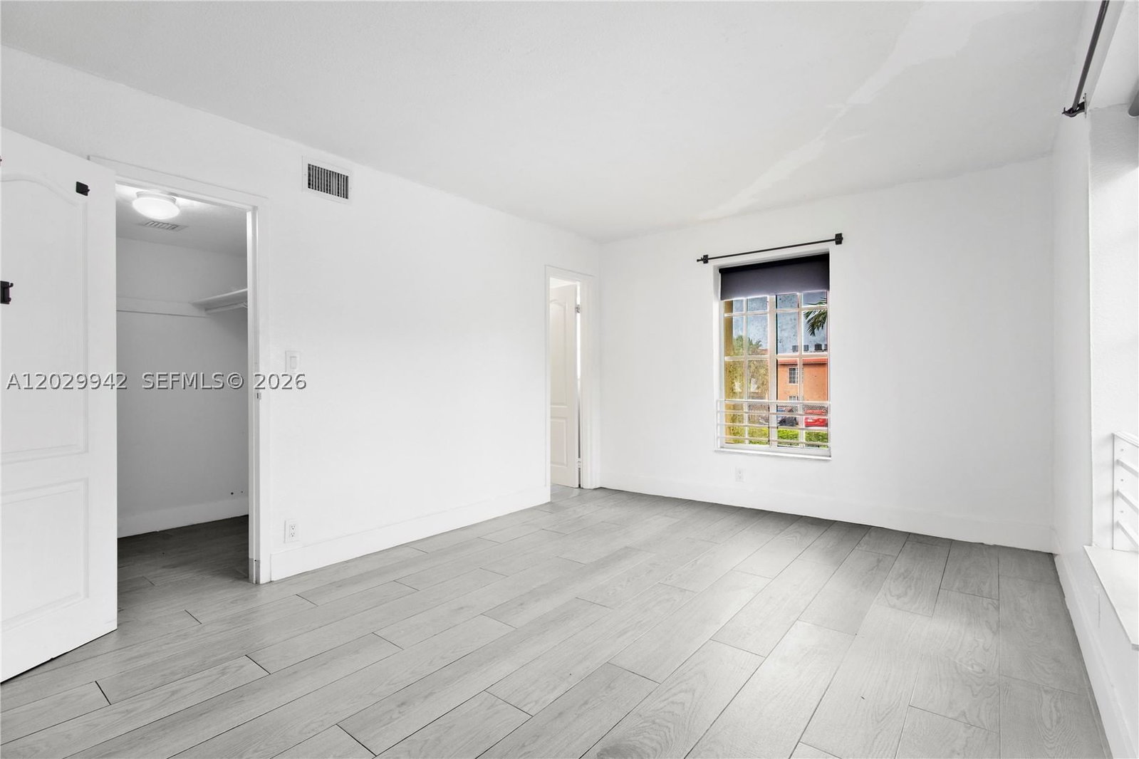 Real estate property located at 5201 Geneva Way #211, Miami-dade, Doral Gardens Ii Condo, Doral, FL