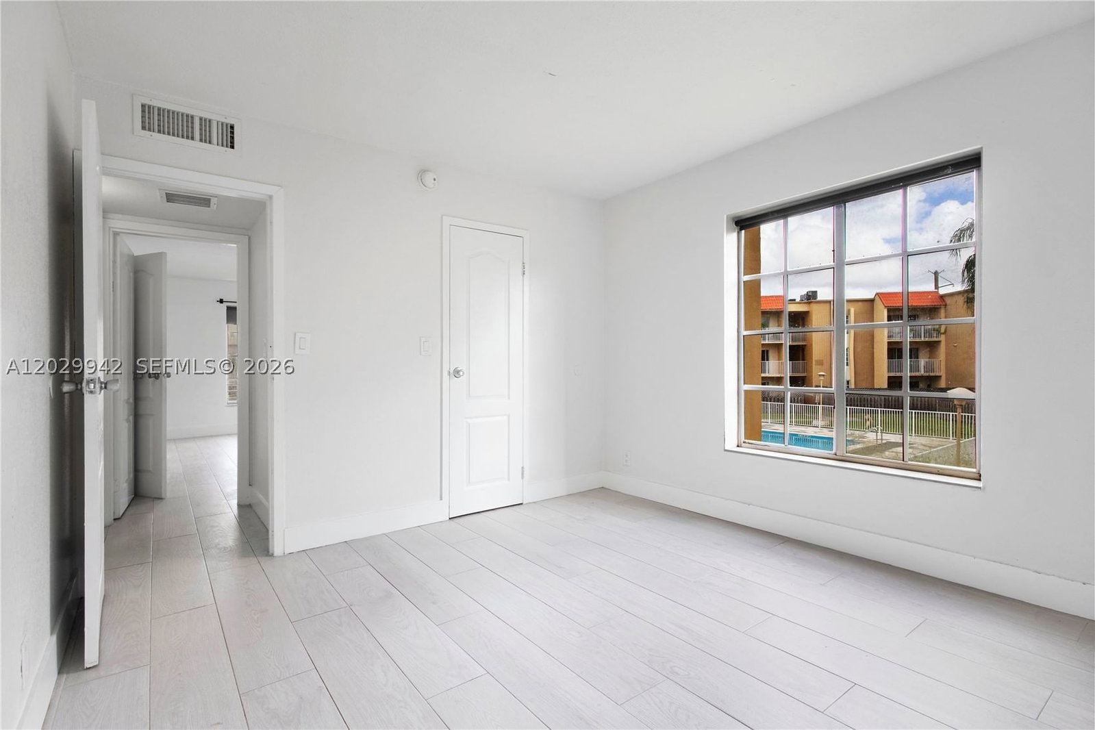 Real estate property located at 5201 Geneva Way #211, Miami-dade, Doral Gardens Ii Condo, Doral, FL