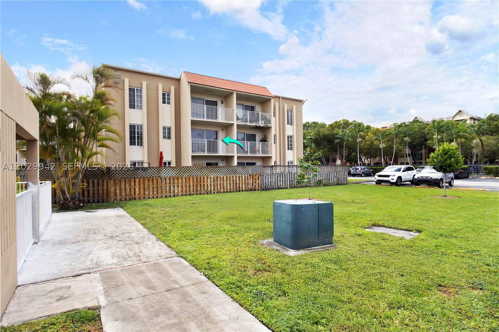 Real estate property located at 5201 Geneva Way #211, Miami-dade, Doral Gardens Ii Condo, Doral, FL