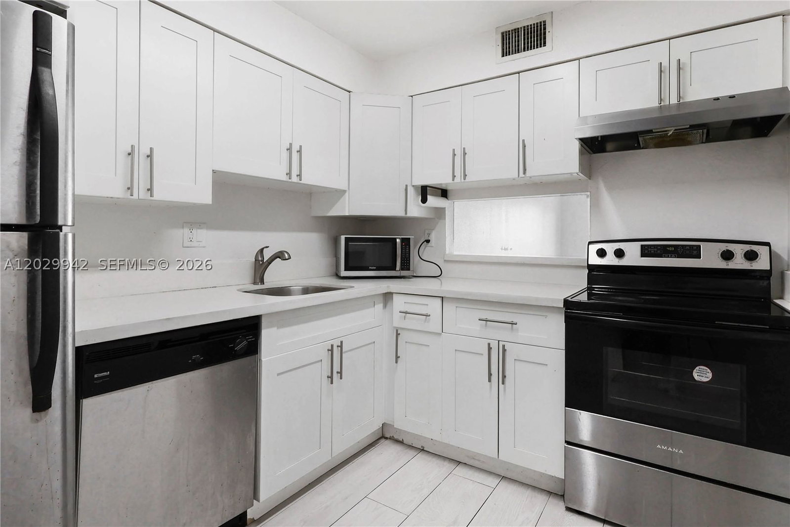 Real estate property located at 5201 Geneva Way #211, Miami-dade, Doral Gardens Ii Condo, Doral, FL