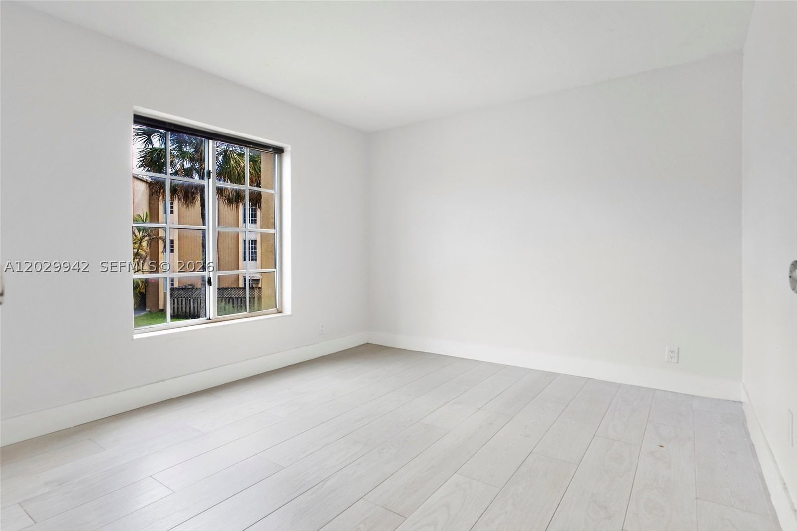 Real estate property located at 5201 Geneva Way #211, Miami-dade, Doral Gardens Ii Condo, Doral, FL