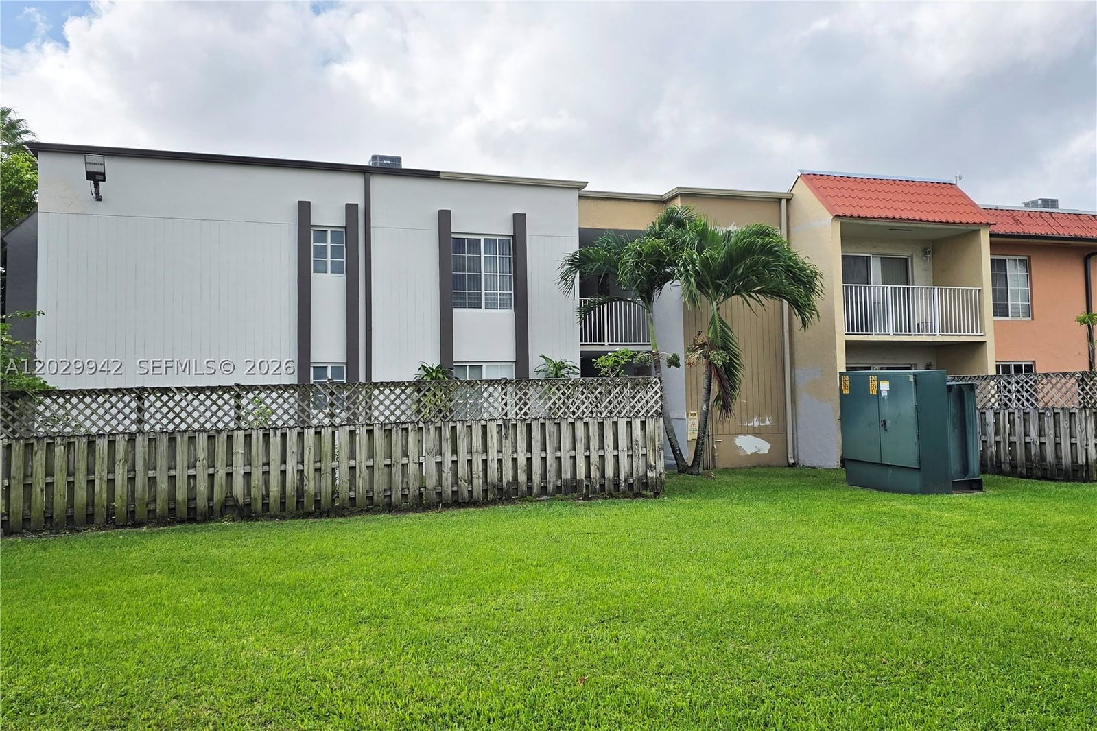 Real estate property located at 5201 Geneva Way #211, Miami-dade, Doral Gardens Ii Condo, Doral, FL
