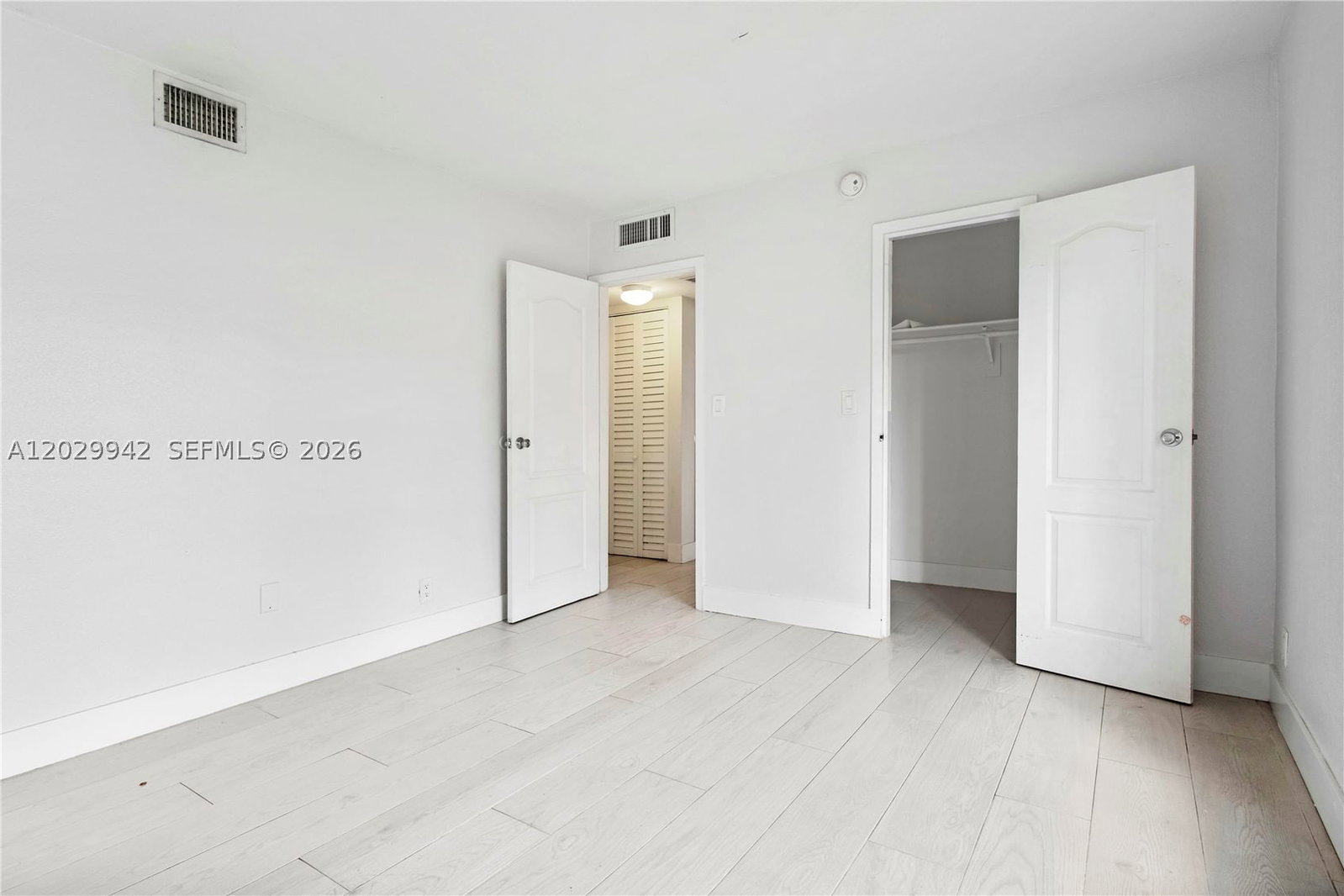 Real estate property located at 5201 Geneva Way #211, Miami-dade, Doral Gardens Ii Condo, Doral, FL