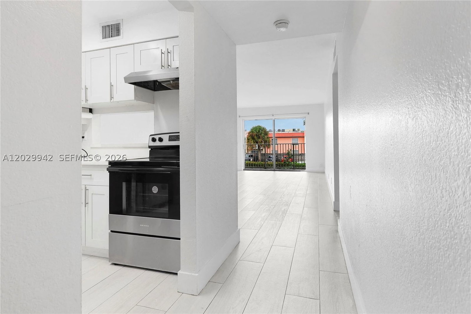 Real estate property located at 5201 Geneva Way #211, Miami-dade, Doral Gardens Ii Condo, Doral, FL