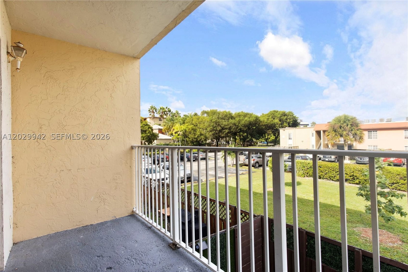 Real estate property located at 5201 Geneva Way #211, Miami-dade, Doral Gardens Ii Condo, Doral, FL