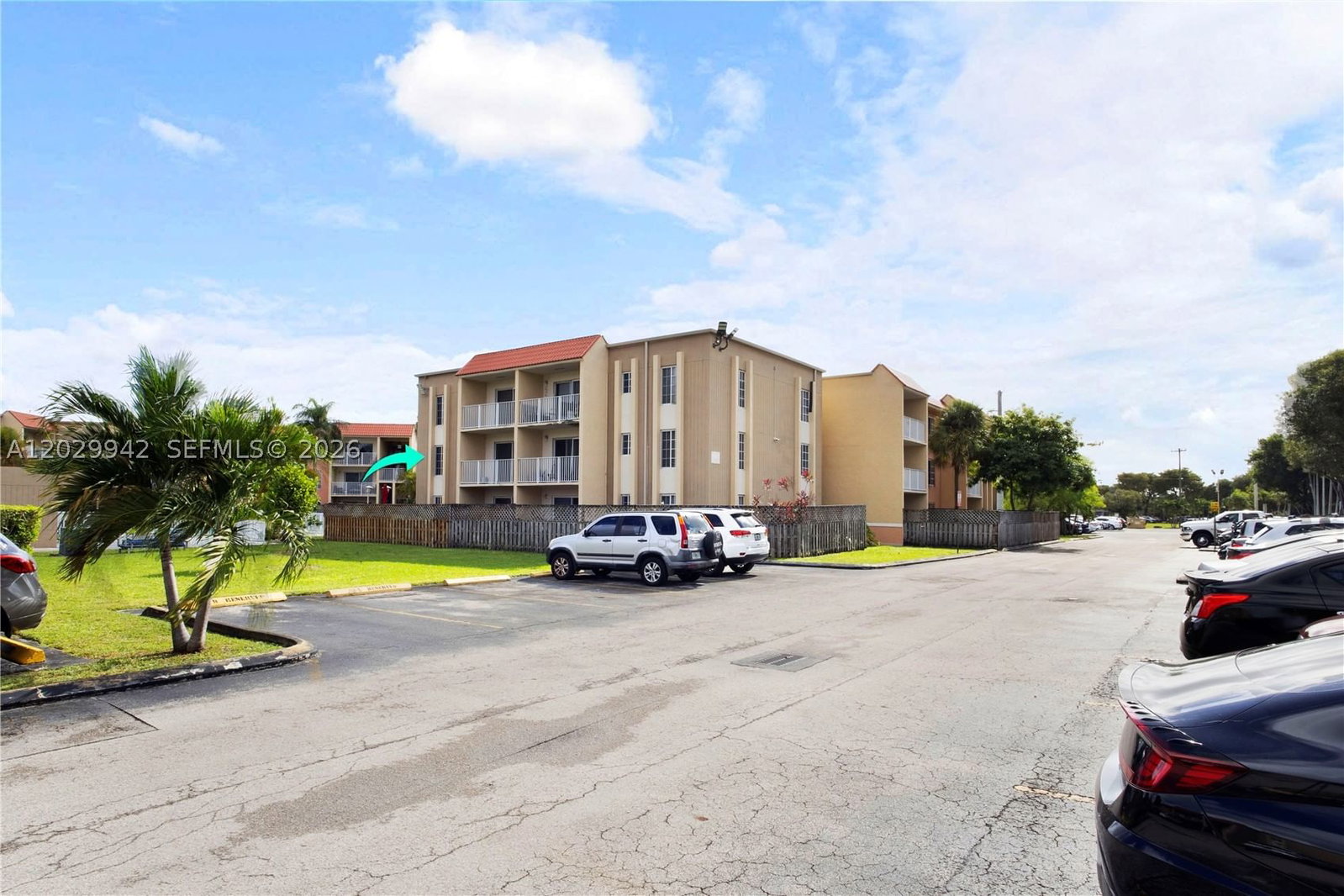 Real estate property located at 5201 Geneva Way #211, Miami-dade, Doral Gardens Ii Condo, Doral, FL