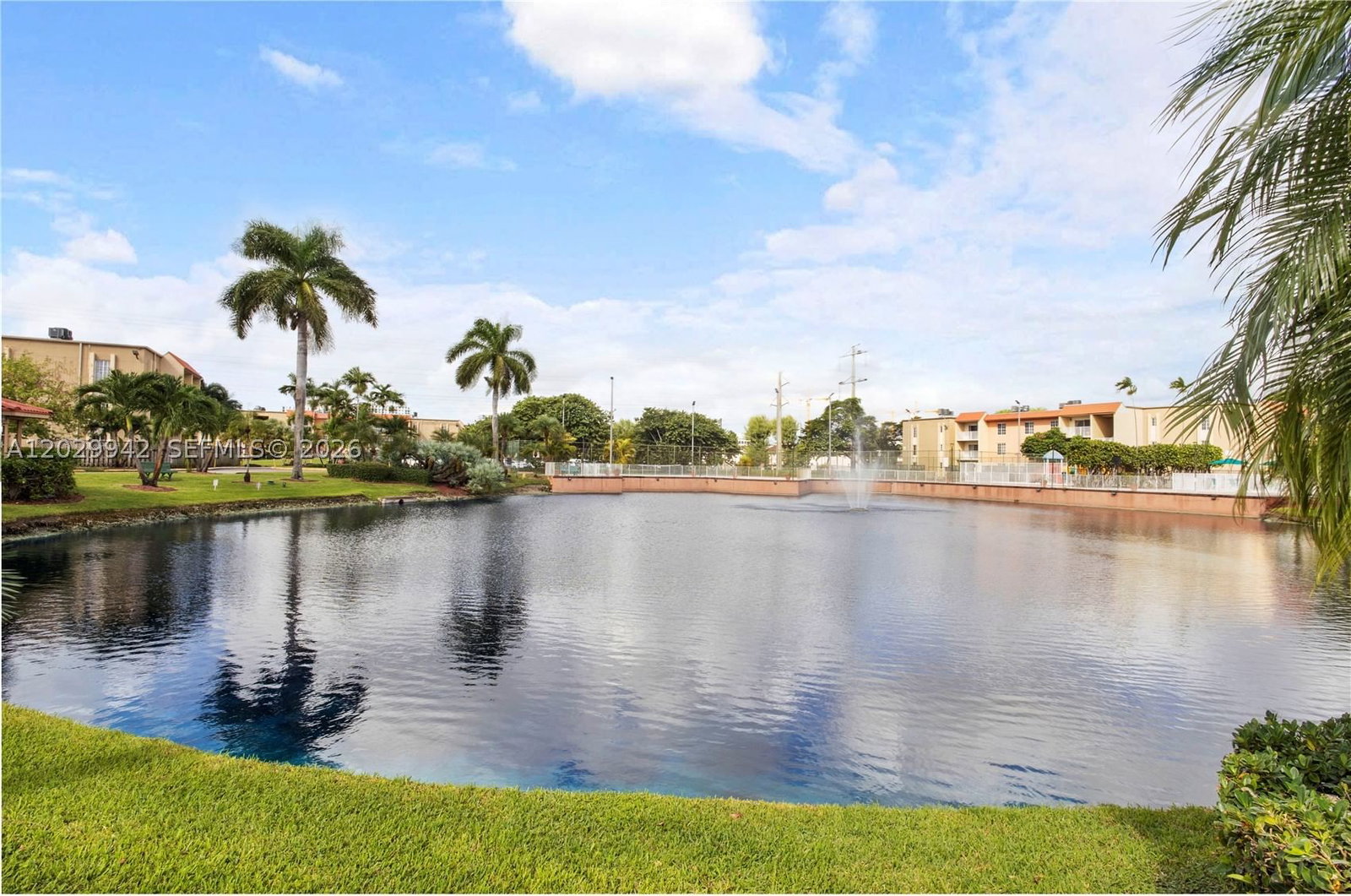 Real estate property located at 5201 Geneva Way #211, Miami-dade, Doral Gardens Ii Condo, Doral, FL