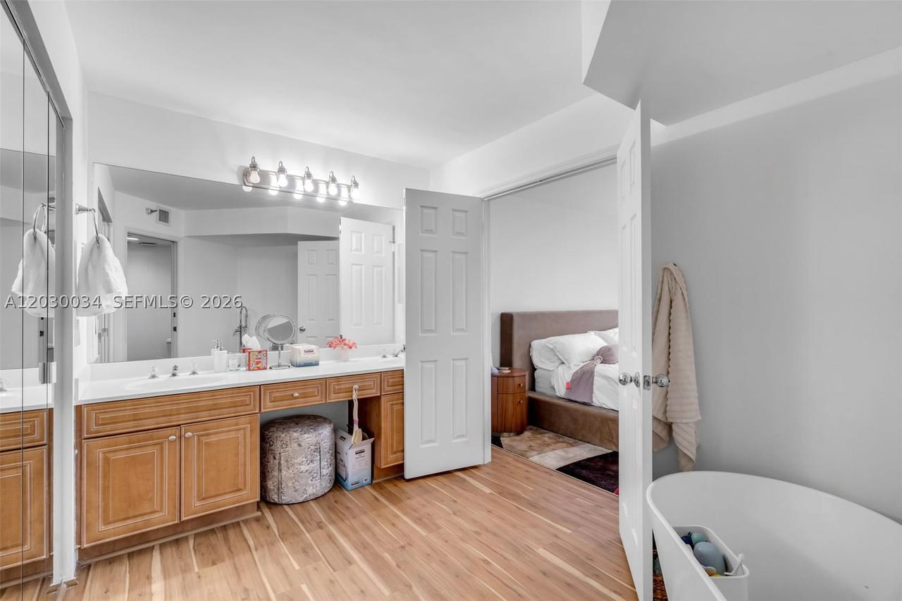 Real estate property located at 3500 Mystic Pointe Dr #1205, Miami-dade, Mystic Pointe Tower 400 C, Aventura, FL