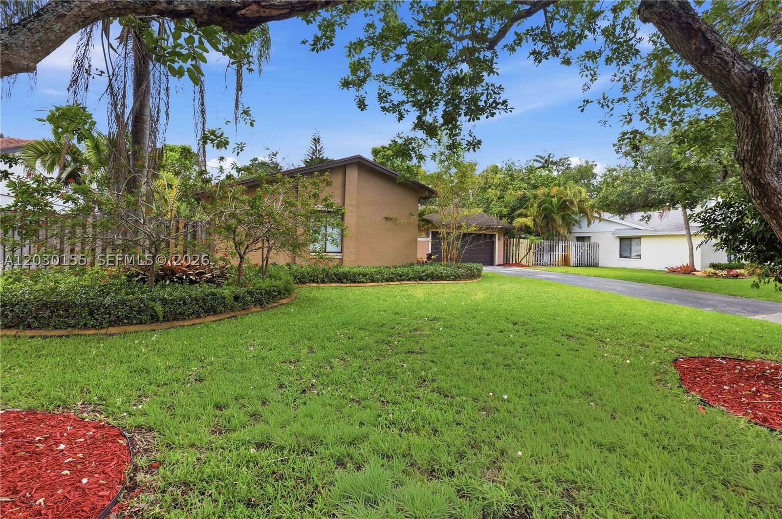 Real estate property located at 12106 Lymestone Way, Broward, Stonebridge Phase 1, Cooper City, FL