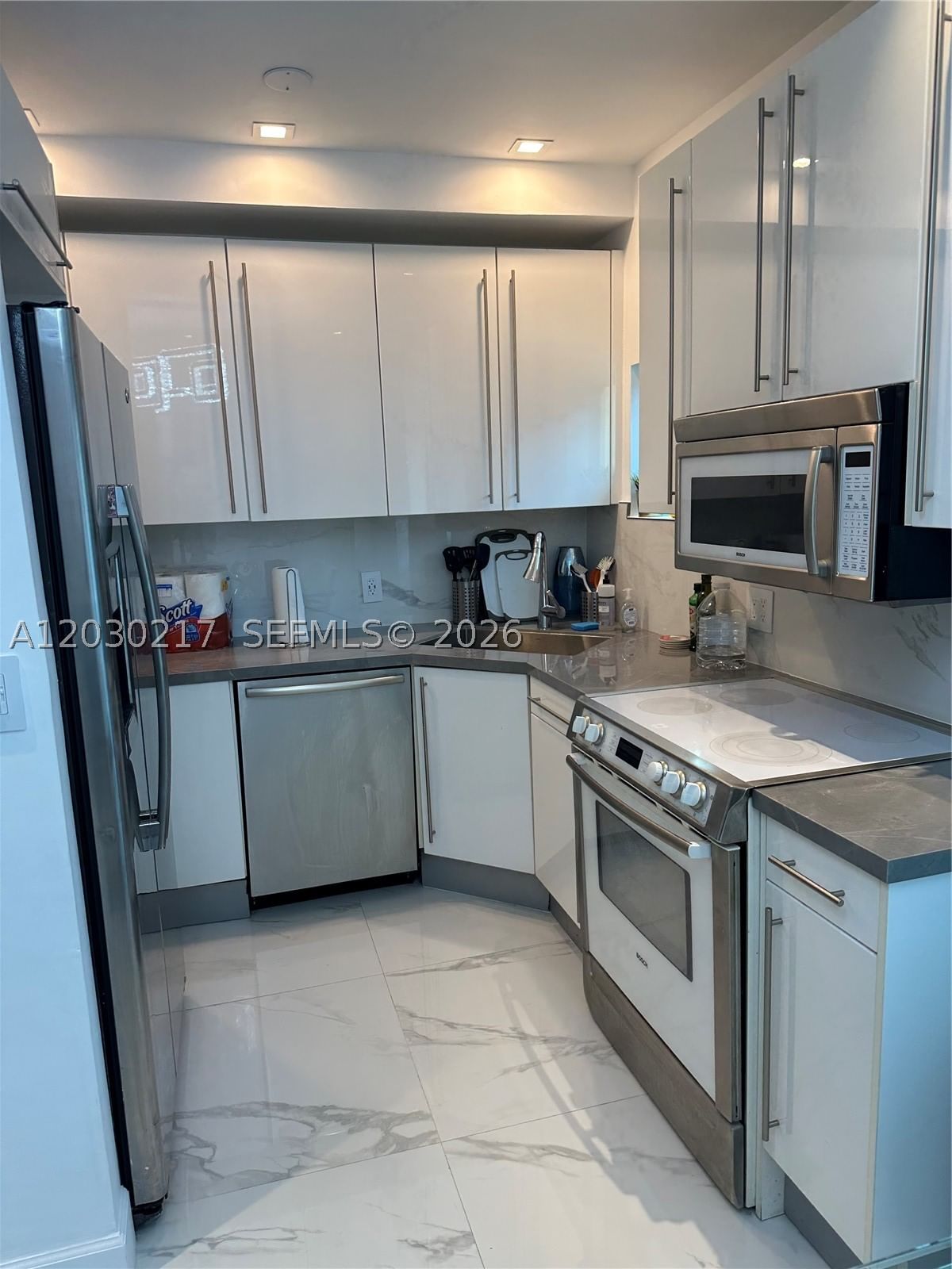 Real estate property located at 734 Michigan Ave, Miami-dade, Ocean Beach Add No 3, Miami Beach, FL