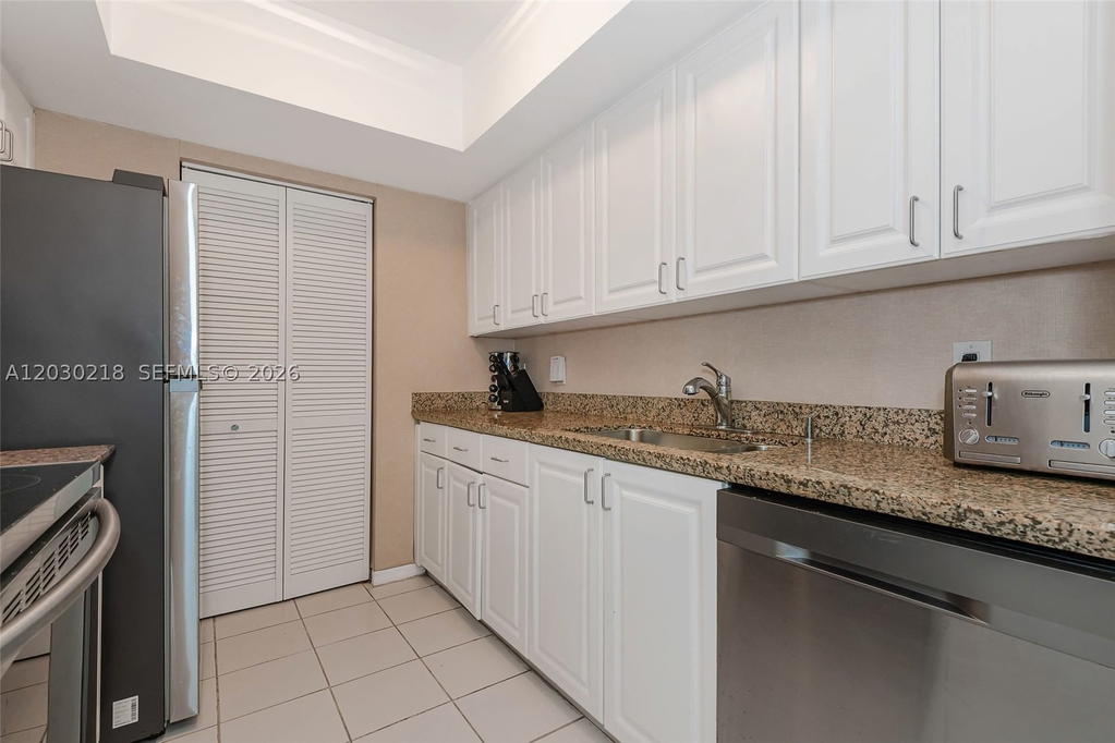 Real estate property located at 90 Alton Rd #607, Miami-dade, Yacht Club At Portofino C, Miami Beach, FL