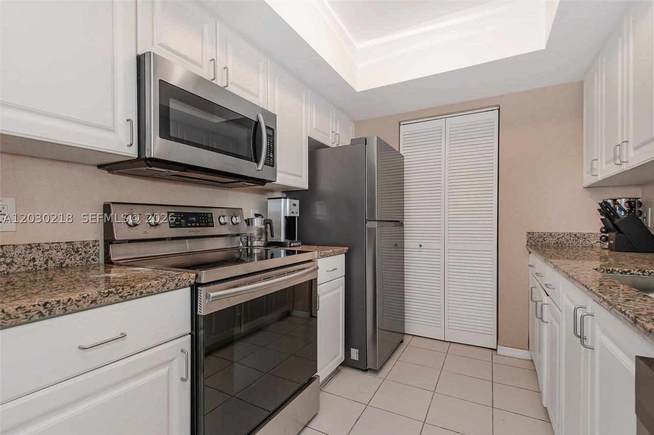 Real estate property located at 90 Alton Rd #607, Miami-dade, Yacht Club At Portofino C, Miami Beach, FL