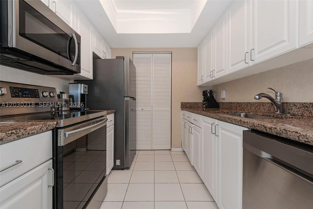 Real estate property located at 90 Alton Rd #607, Miami-dade, Yacht Club At Portofino C, Miami Beach, FL