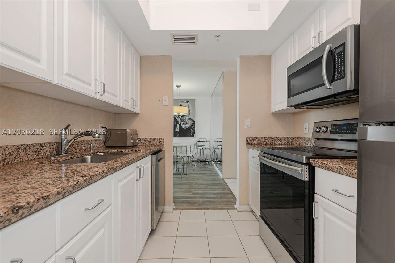 Real estate property located at 90 Alton Rd #607, Miami-dade, Yacht Club At Portofino C, Miami Beach, FL