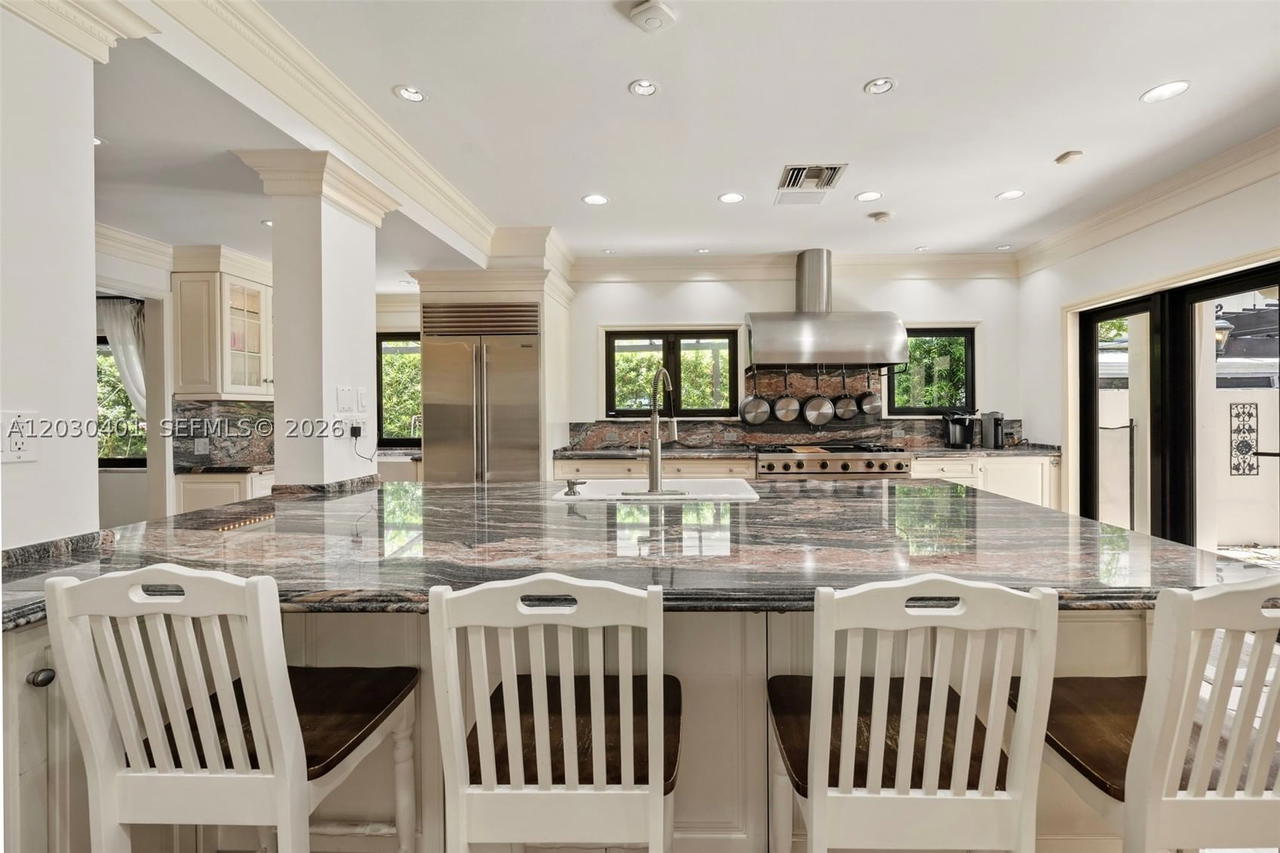 Real estate property located at 5860 Pine Tree Dr, Miami-dade, Beach View Addn, Miami Beach, FL