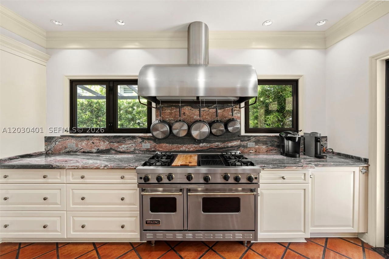 Real estate property located at 5860 Pine Tree Dr, Miami-dade, Beach View Addn, Miami Beach, FL