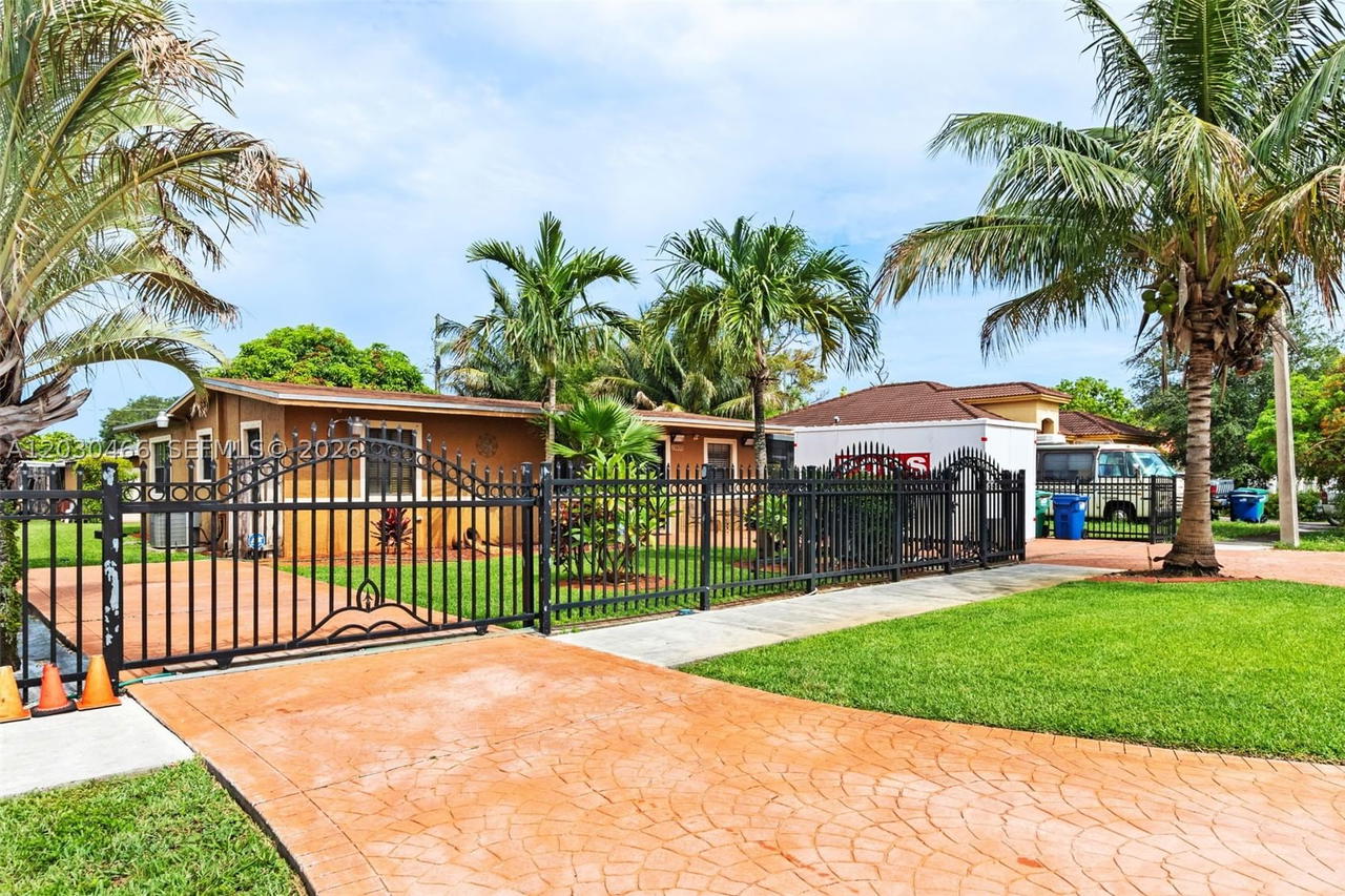 Real estate property located at 15600 37th Pl, Miami-dade, Venetian Garden Rev, Miami Gardens, FL