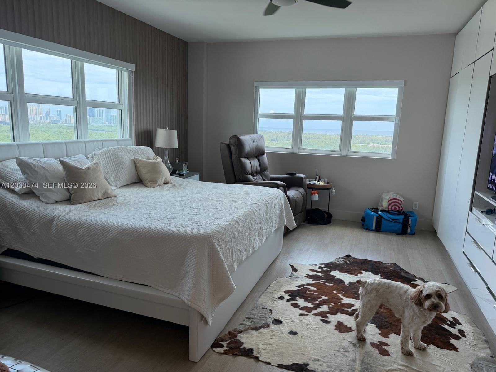 Real estate property located at 14951 Royal Oaks Ln #2001, Miami-dade, The Oaks I Condo, Miami, FL