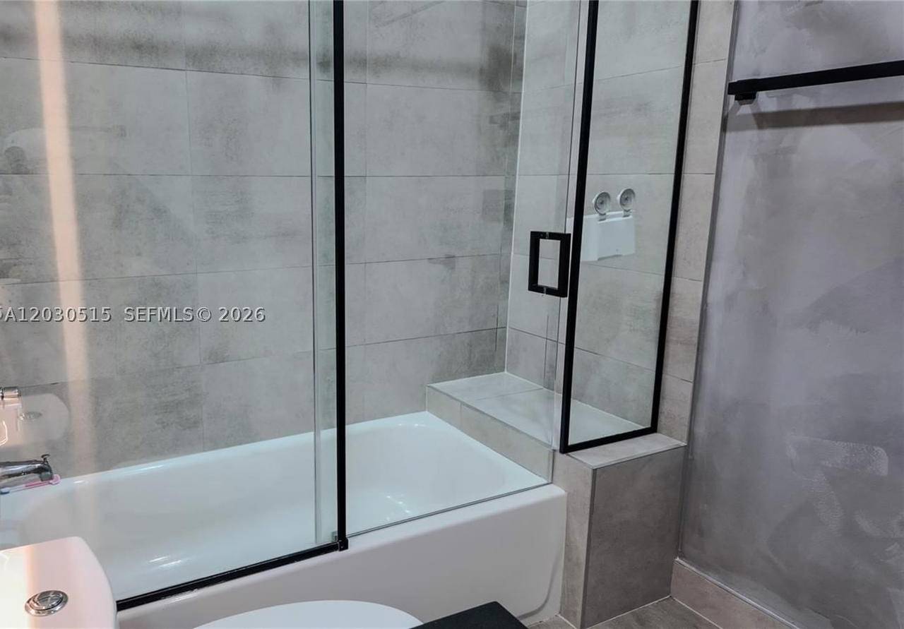 Real estate property located at 7221 103rd Path, Miami-dade, Doral Palms North, Doral, FL