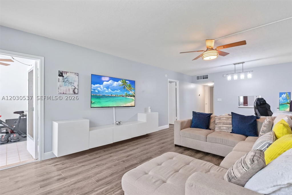 Real estate property located at 2800 Palm Aire Dr #405, Broward, No 1 Palm-aire Country Cl, Pompano Beach, FL