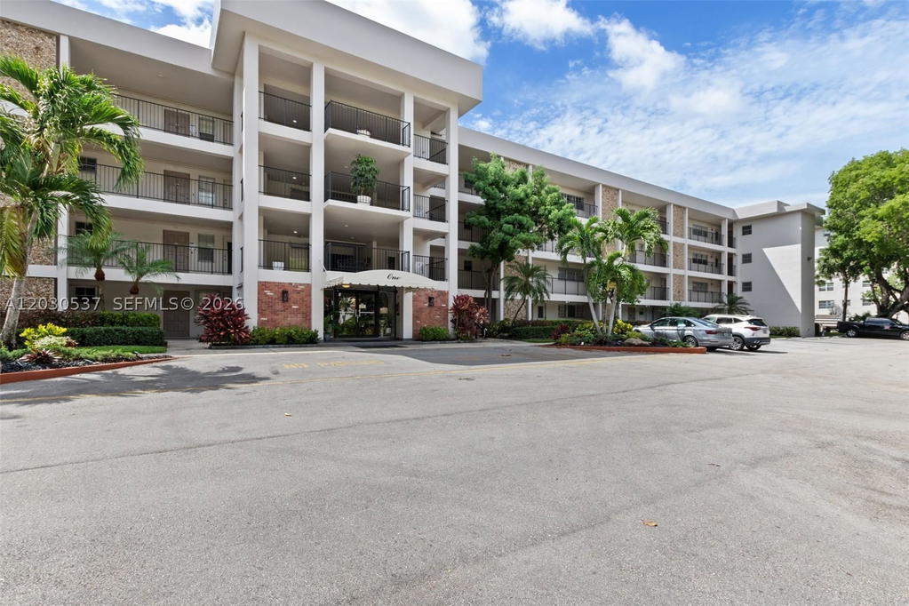 Real estate property located at 2800 Palm Aire Dr #405, Broward, No 1 Palm-aire Country Cl, Pompano Beach, FL