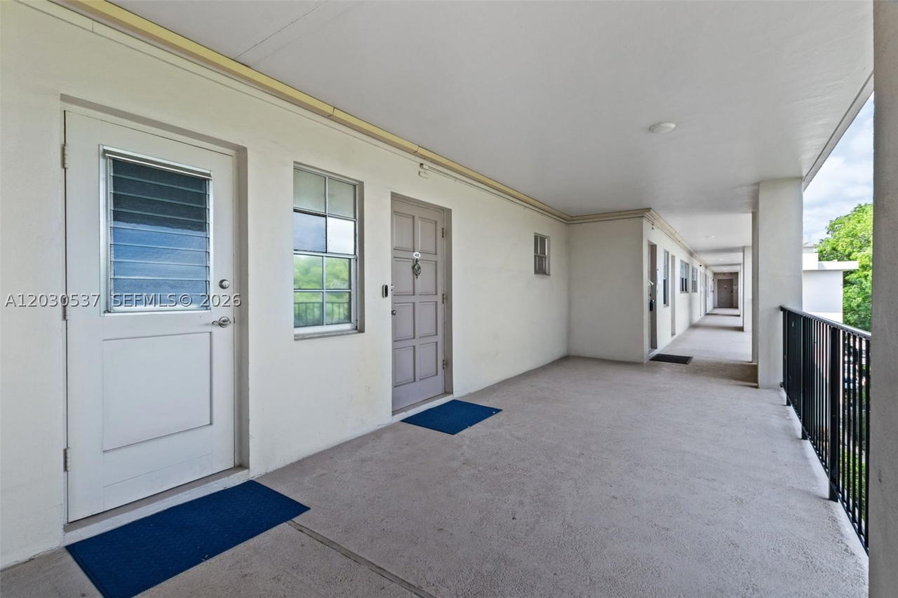 Real estate property located at 2800 Palm Aire Dr #405, Broward, No 1 Palm-aire Country Cl, Pompano Beach, FL