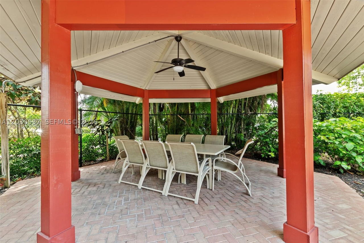 Real estate property located at 2800 Palm Aire Dr #405, Broward, No 1 Palm-aire Country Cl, Pompano Beach, FL