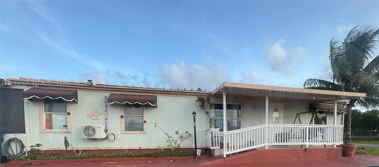 Real estate property located at 5612 5612 nw 206th Ln, Miami-dade, Royal Country, Miami Gardens, FL