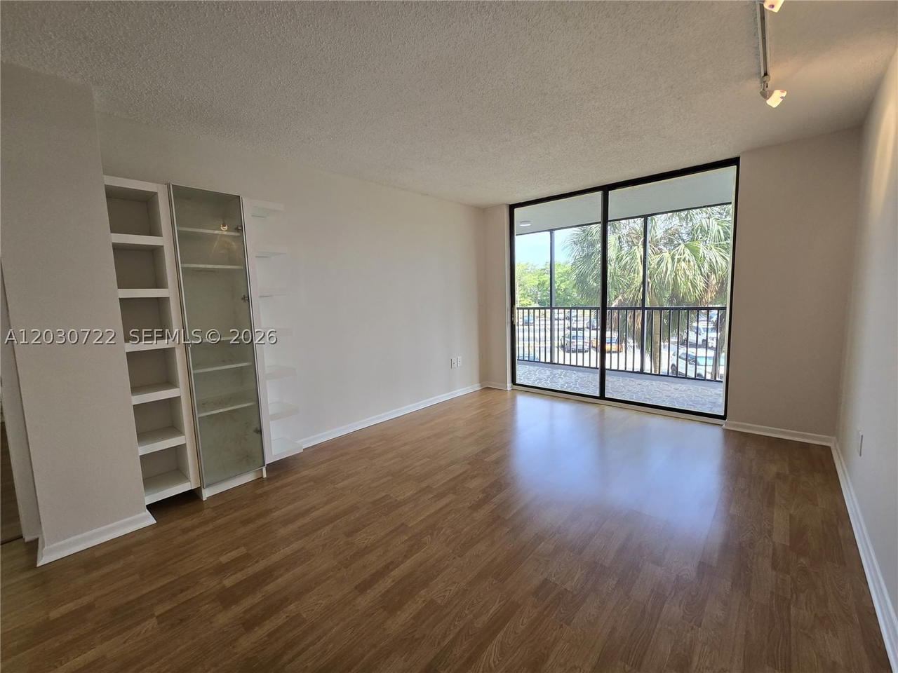 Real estate property located at 900 195th St #215, Miami-dade, Chantilly Condo, Miami, FL
