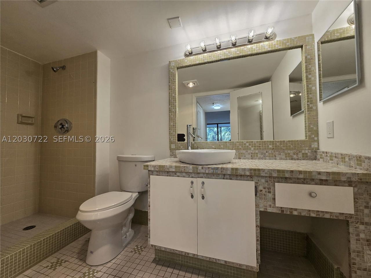Real estate property located at 900 195th St #215, Miami-dade, Chantilly Condo, Miami, FL