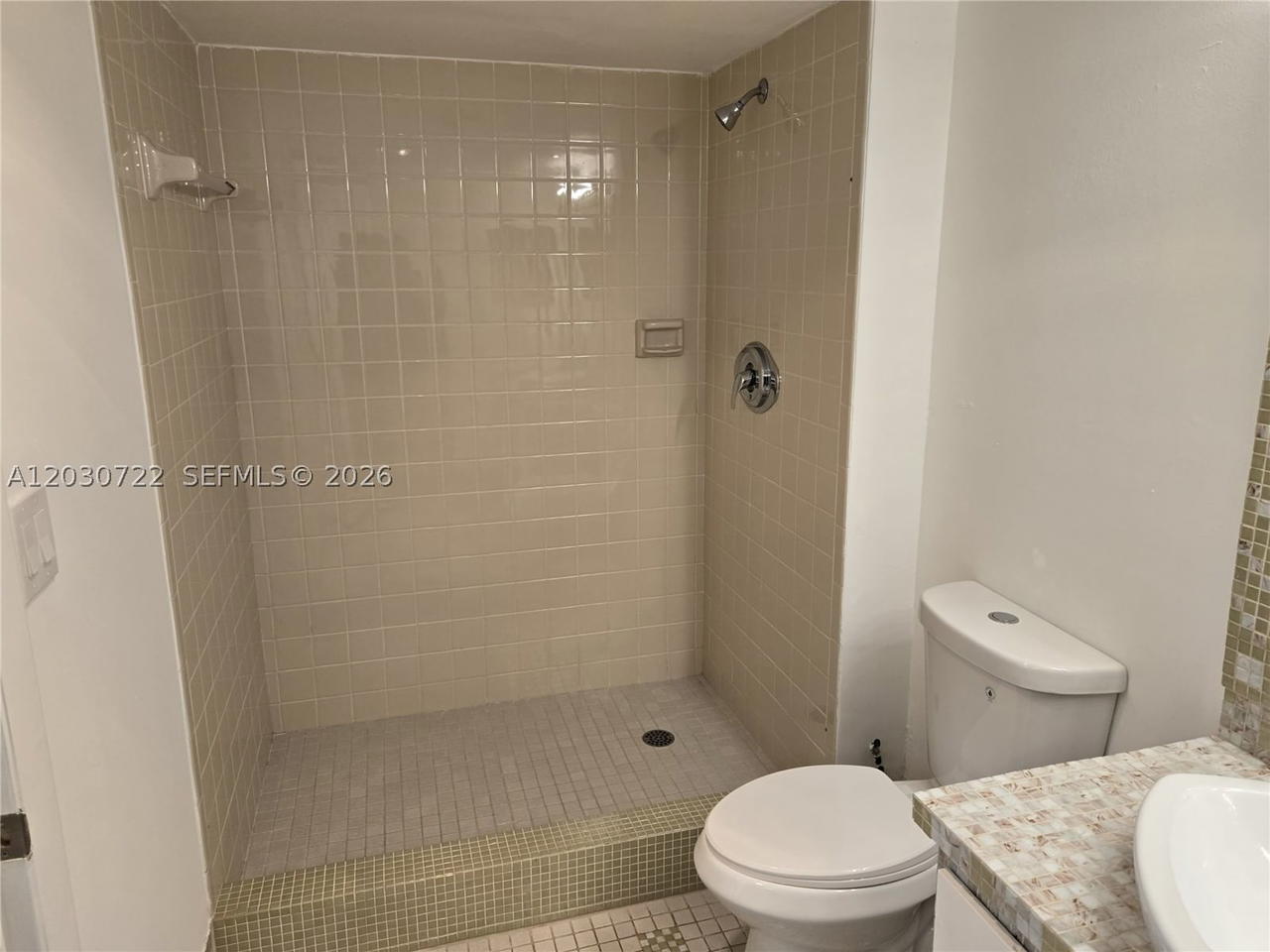 Real estate property located at 900 195th St #215, Miami-dade, Chantilly Condo, Miami, FL