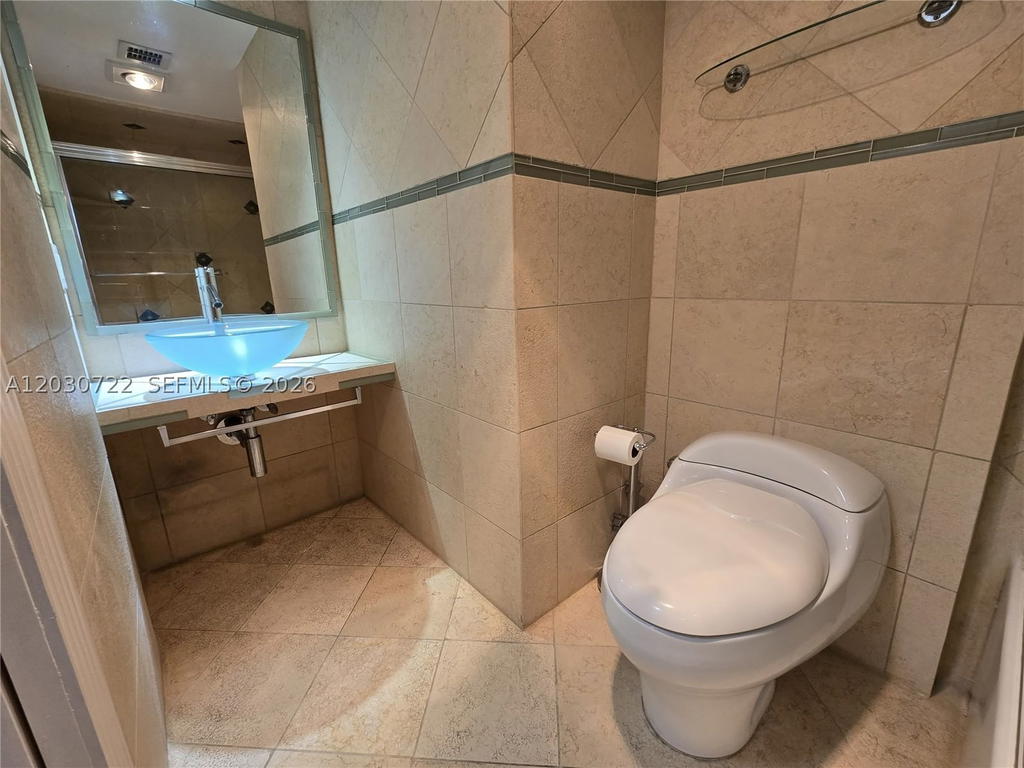 Real estate property located at 900 195th St #215, Miami-dade, Chantilly Condo, Miami, FL