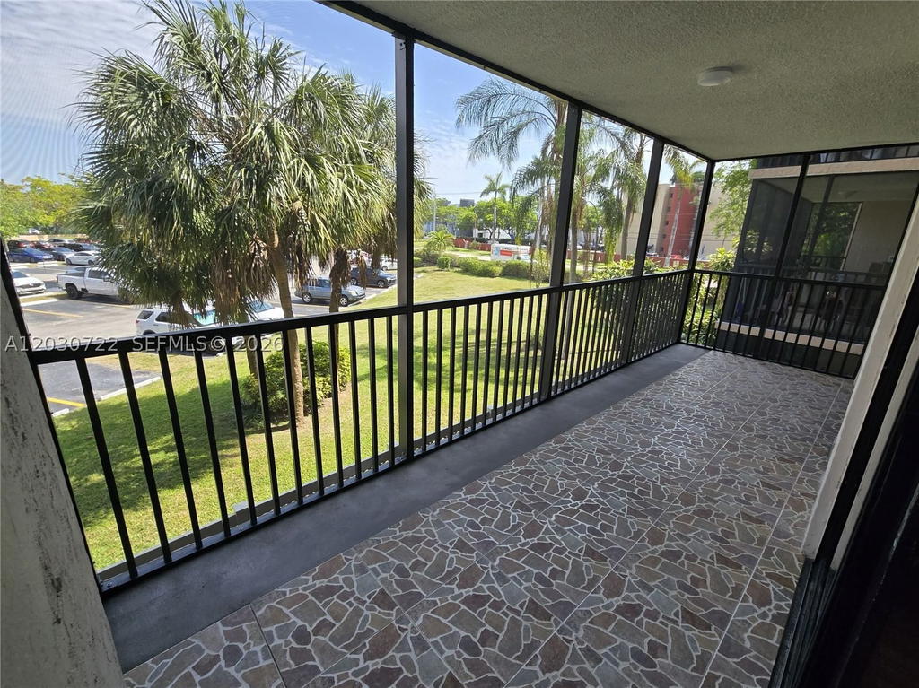 Real estate property located at 900 195th St #215, Miami-dade, Chantilly Condo, Miami, FL