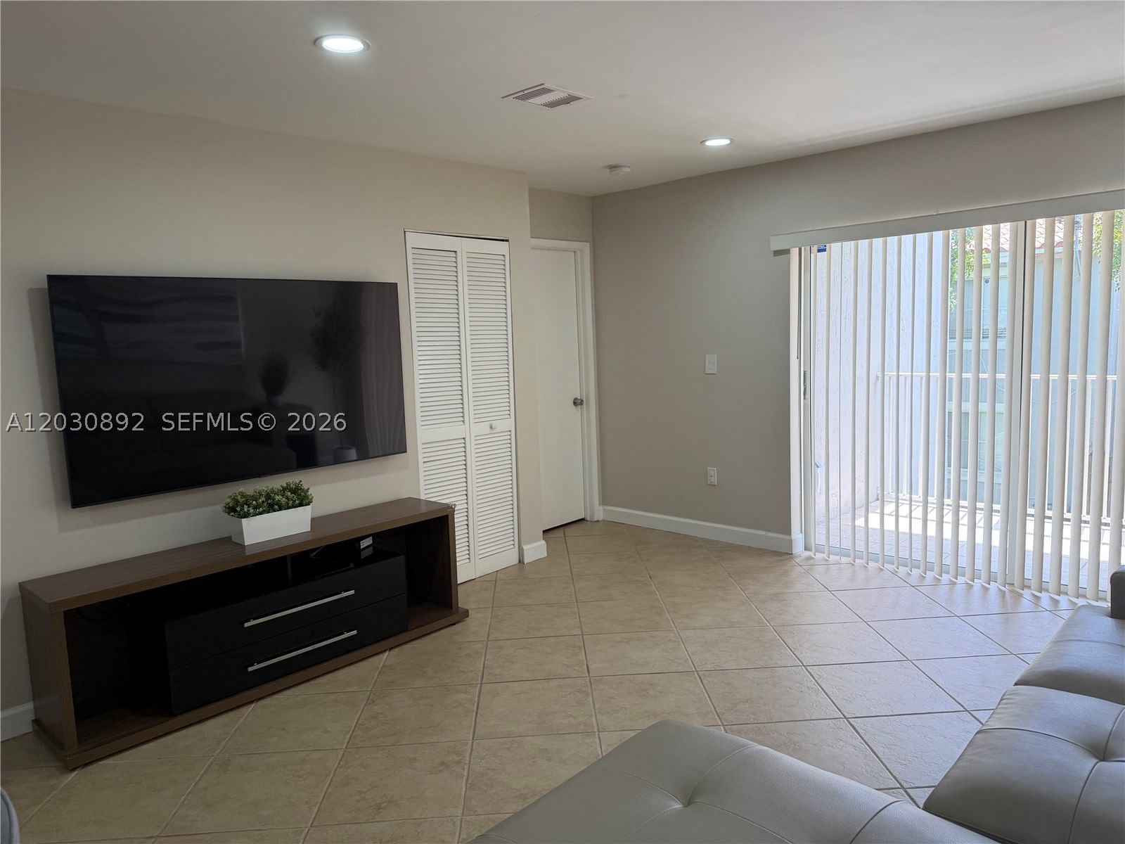Real estate property located at 4712 114th Ave #202, Miami-dade, Villa Doral Condo No 4, Doral, FL