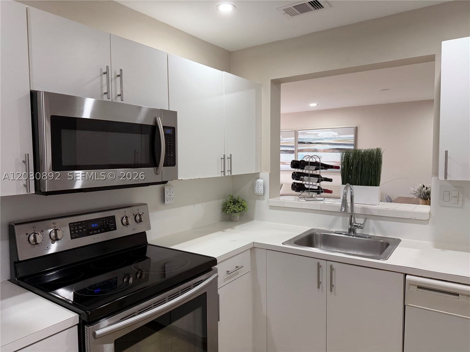 Real estate property located at 4712 114th Ave #202, Miami-dade, Villa Doral Condo No 4, Doral, FL
