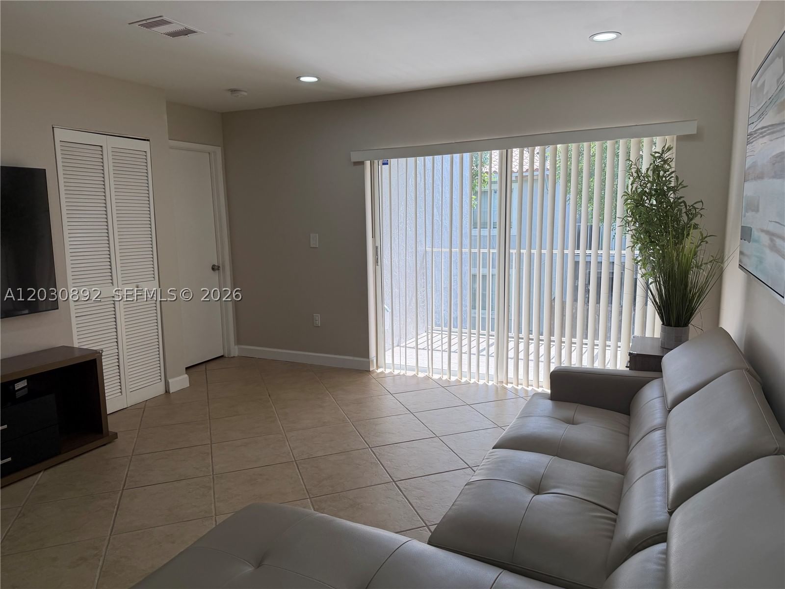 Real estate property located at 4712 114th Ave #202, Miami-dade, Villa Doral Condo No 4, Doral, FL