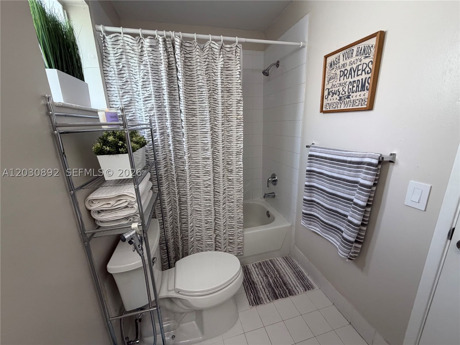 Real estate property located at 4712 114th Ave #202, Miami-dade, Villa Doral Condo No 4, Doral, FL