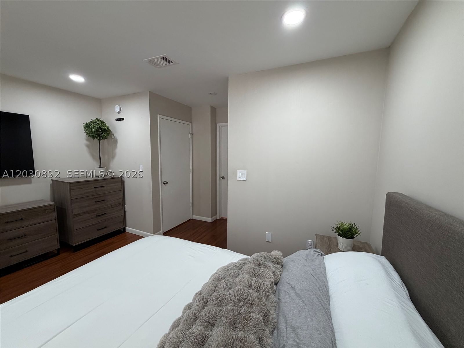 Real estate property located at 4712 114th Ave #202, Miami-dade, Villa Doral Condo No 4, Doral, FL