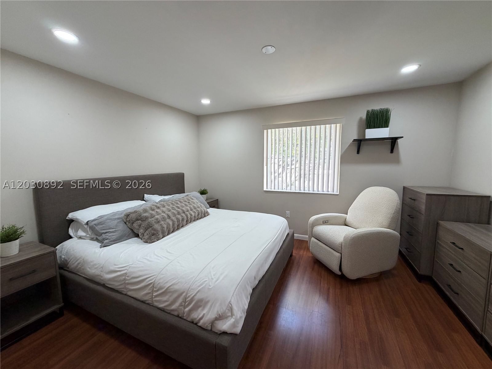 Real estate property located at 4712 114th Ave #202, Miami-dade, Villa Doral Condo No 4, Doral, FL
