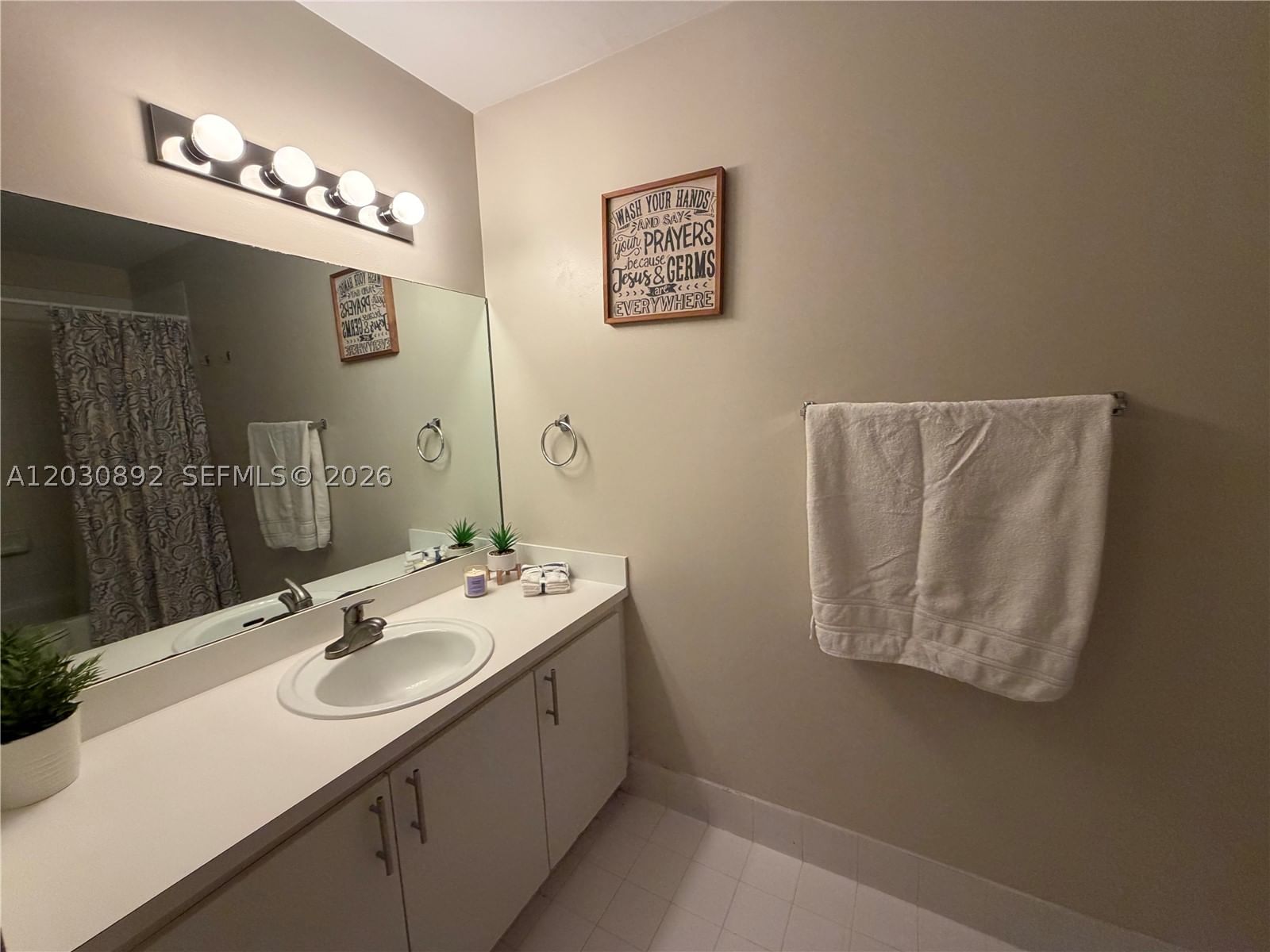 Real estate property located at 4712 114th Ave #202, Miami-dade, Villa Doral Condo No 4, Doral, FL