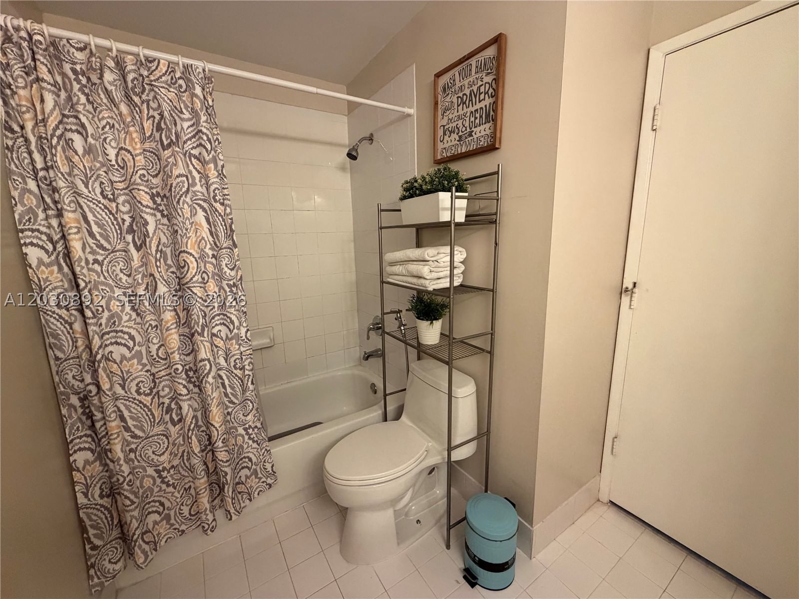 Real estate property located at 4712 114th Ave #202, Miami-dade, Villa Doral Condo No 4, Doral, FL