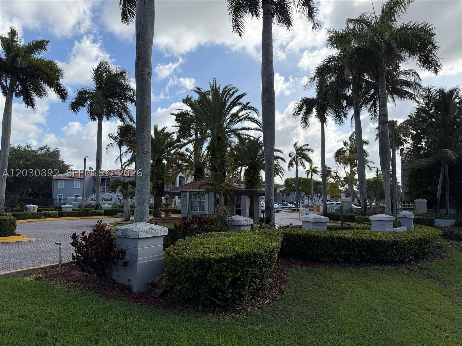 Real estate property located at 4712 114th Ave #202, Miami-dade, Villa Doral Condo No 4, Doral, FL