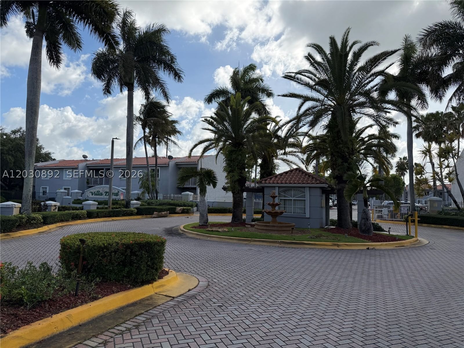 Real estate property located at 4712 114th Ave #202, Miami-dade, Villa Doral Condo No 4, Doral, FL