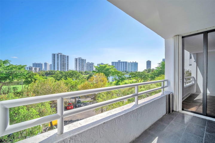 Real estate property located at 20355 34th Ct #421, Miami-dade, Delvista Towers Condo, Aventura, FL