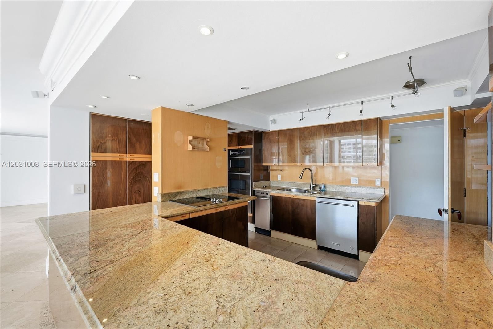Real estate property located at 3 Grove Isle Dr C605, Miami-dade, Grove Isle Condo, Miami, FL