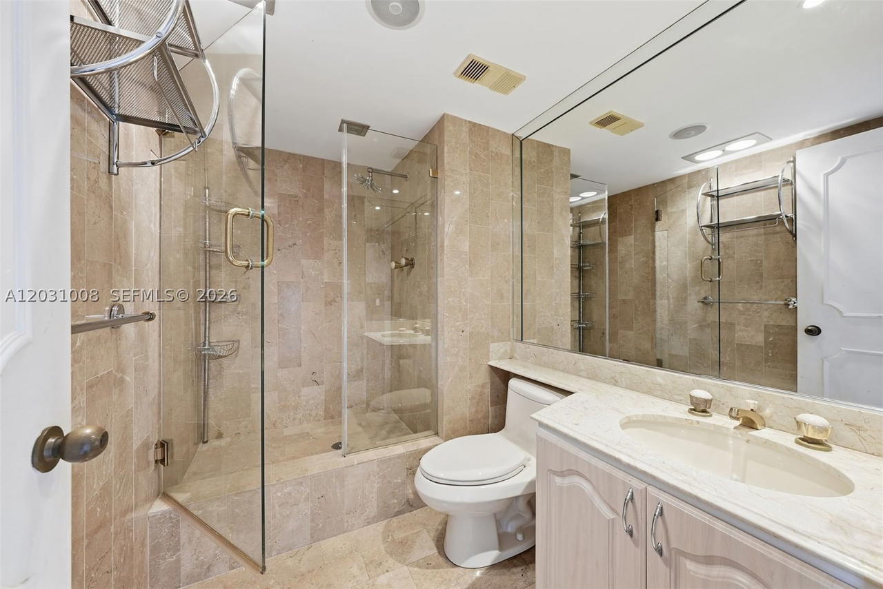 Real estate property located at 3 Grove Isle Dr C605, Miami-dade, Grove Isle Condo, Miami, FL