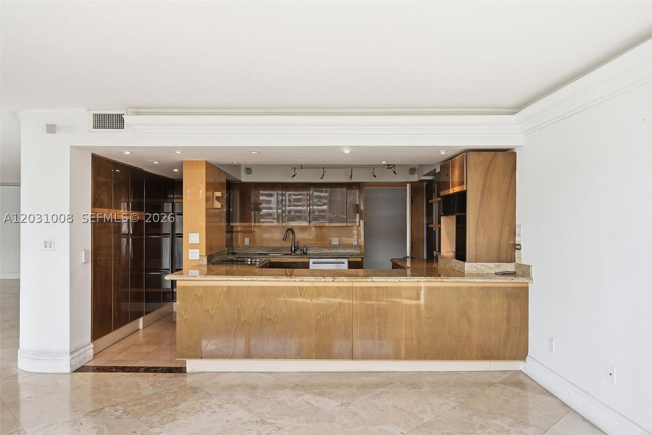 Real estate property located at 3 Grove Isle Dr C605, Miami-dade, Grove Isle Condo, Miami, FL